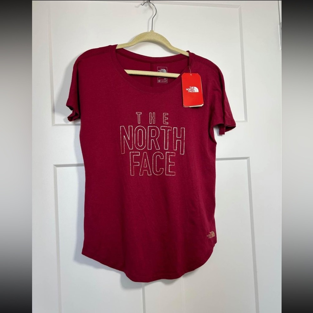 Medium/large North Face Graphic tee, Small Relaxed Fit, much bigger than small